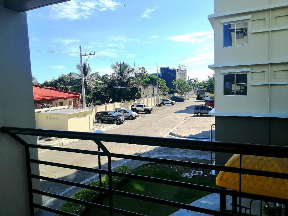 Two BR Condo Unit near Megaworld Iloilo Apartment in Iloilo City
