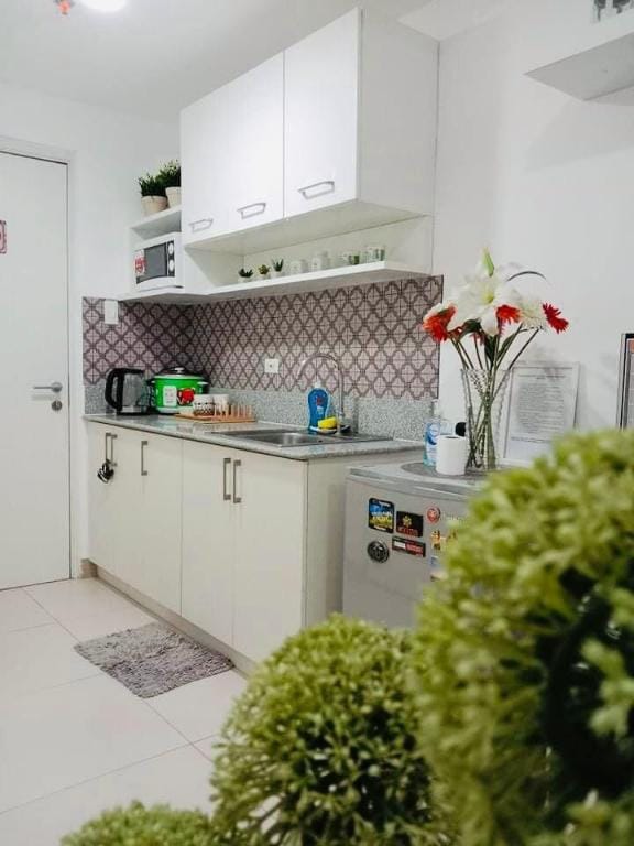 Colorful, Stylish & Serene ARRA Apartment in Tagaytay