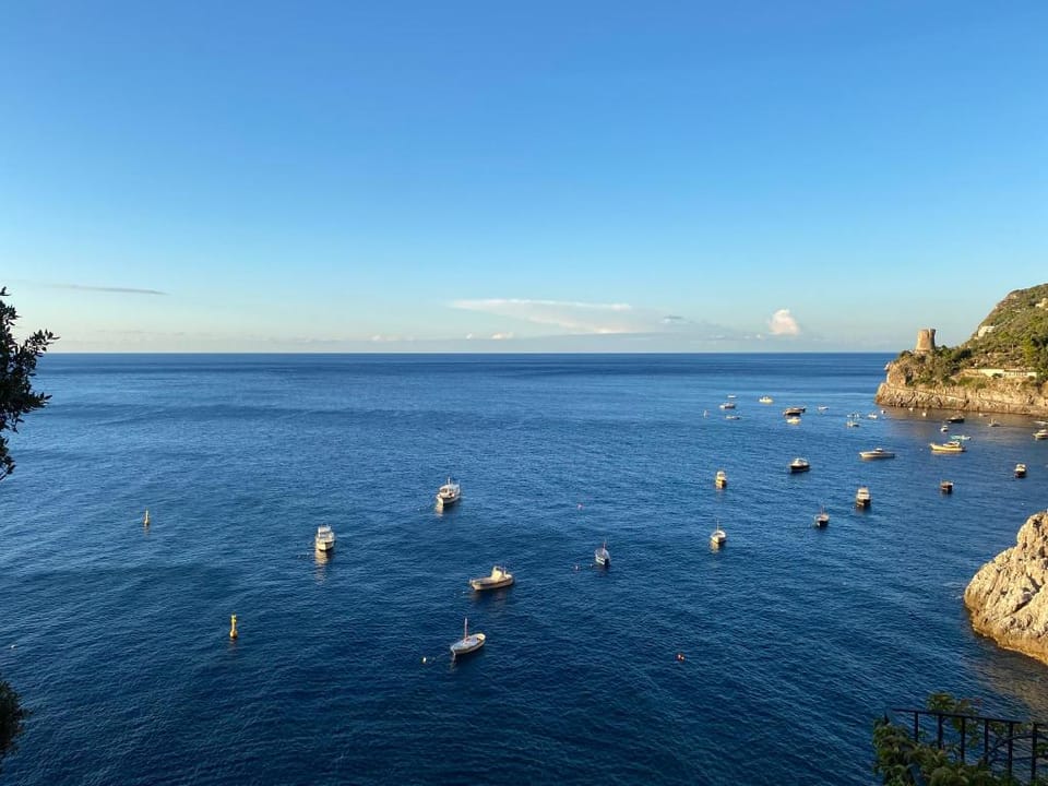 Unique, waterfront Villa la Madonnina for 6, waterfront, pool, parking Villa in Furore