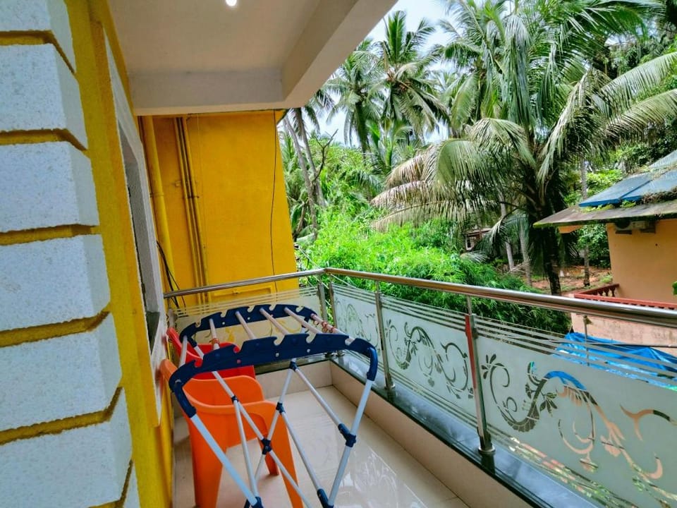 Golden 4bhk villa with pool Villa in Calangute