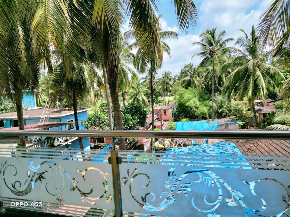 Golden 4bhk villa with pool Villa in Calangute