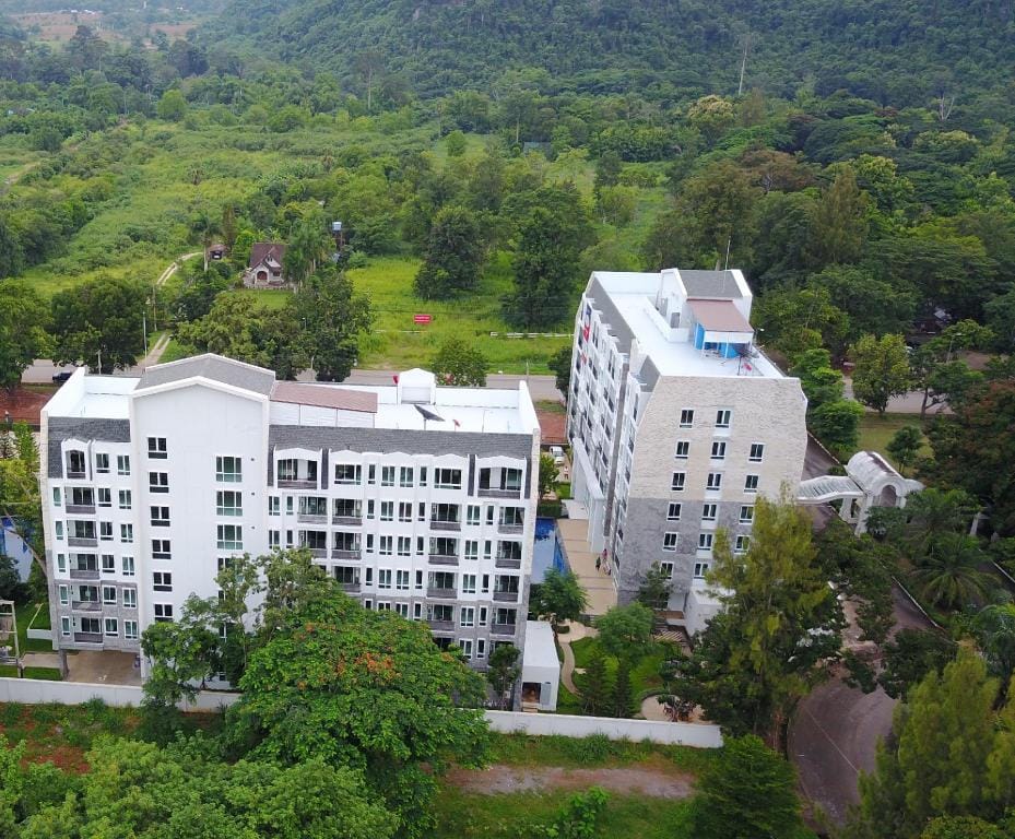 Courtyard Khaoyai by Wora Apartment in Laos