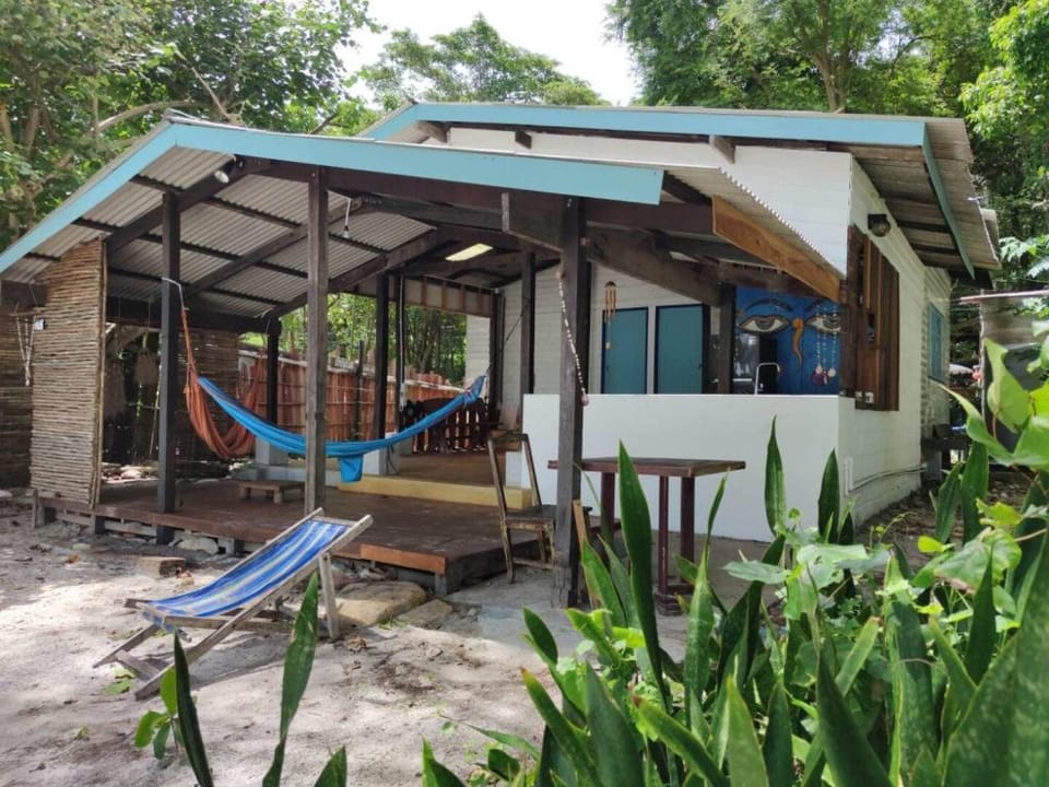 Flow Beach House Vacation rental in Phe