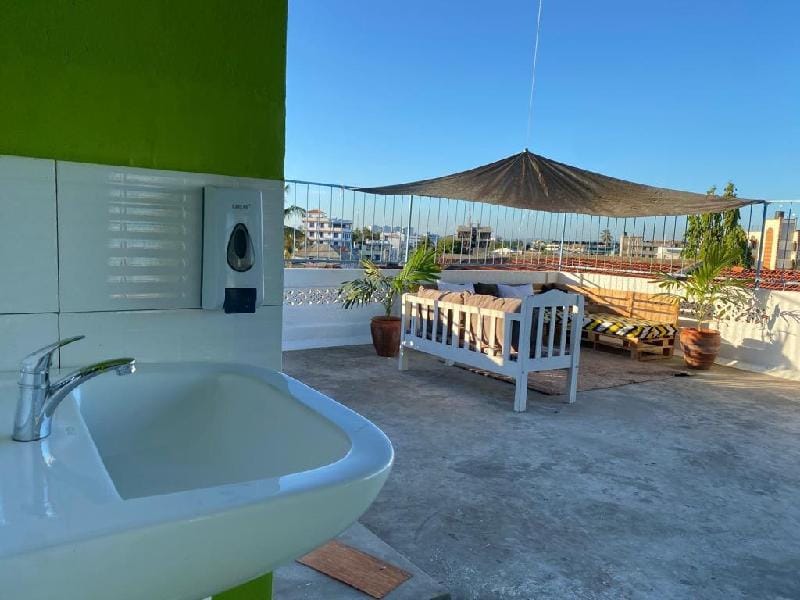 Pent house with office in a convenient location Apartment in Mombasa