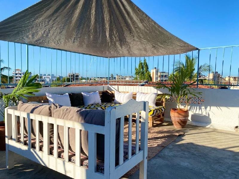 Pent house with office in a convenient location Apartment in Mombasa