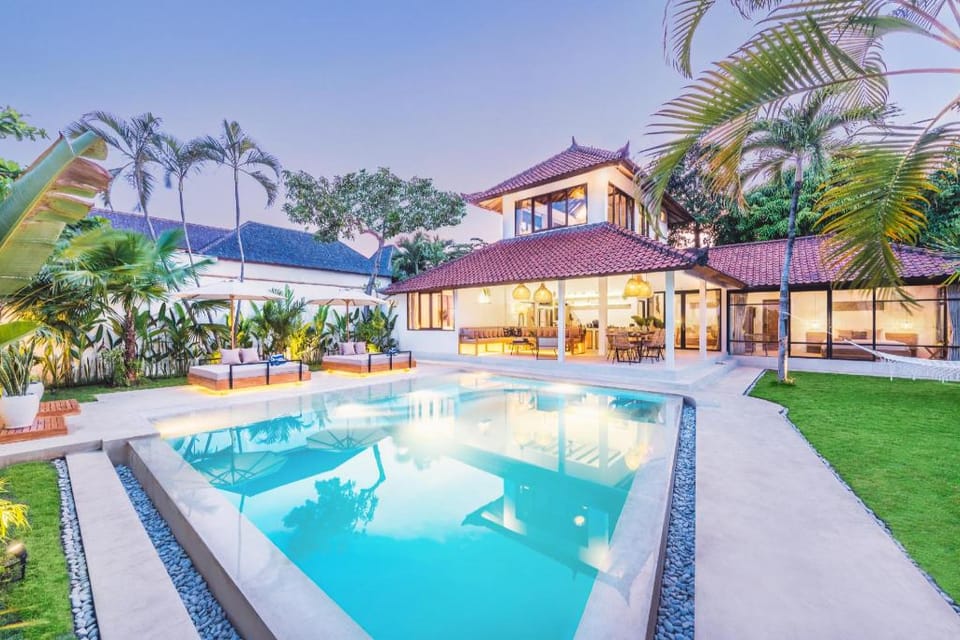 Villa Baladeva, 5BDR Luxury, huge private Pool Villa in Kuta