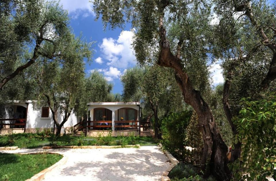 melograno Holiday Home with Swimming Pool and Private Beach Vacation rental in Province of Foggia