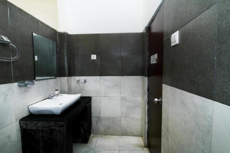 New Kings Gate Transit Hotel Air Port 2 minutes Apartment in Negombo