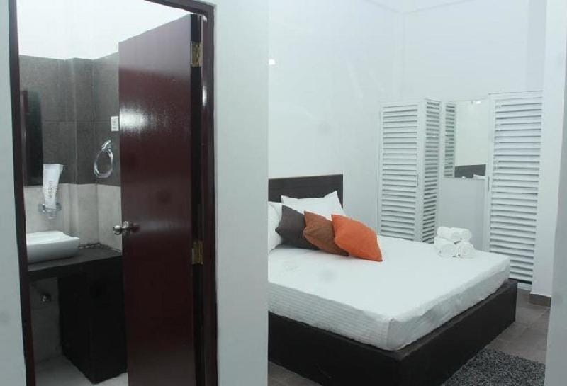 New Kings Gate Transit Hotel Air Port 2 minutes Apartment in Negombo