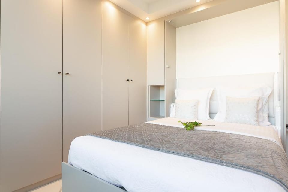 On La  Croisette: new 2 bedrooms with sea view Apartment in Cannes