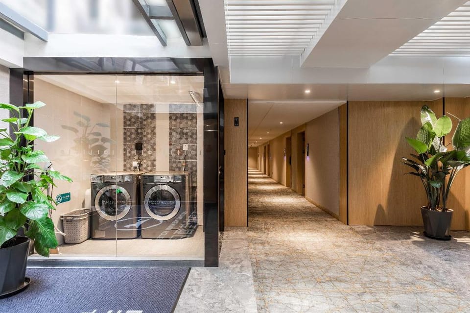 Hanting Premium Hotel Chongqing Guanyingqiao Hongqihegou Metro Station Hotel in China