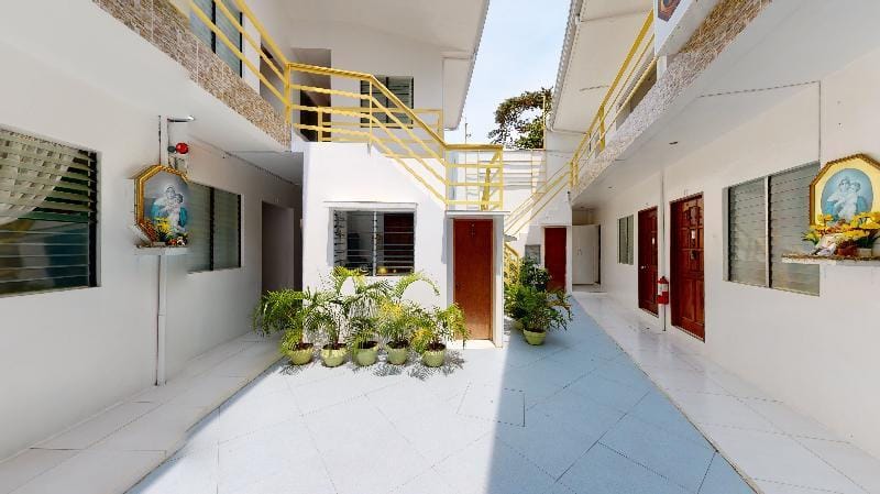 thrice admirable room rentals - Bldg 2 Vacation rental in Central Visayas