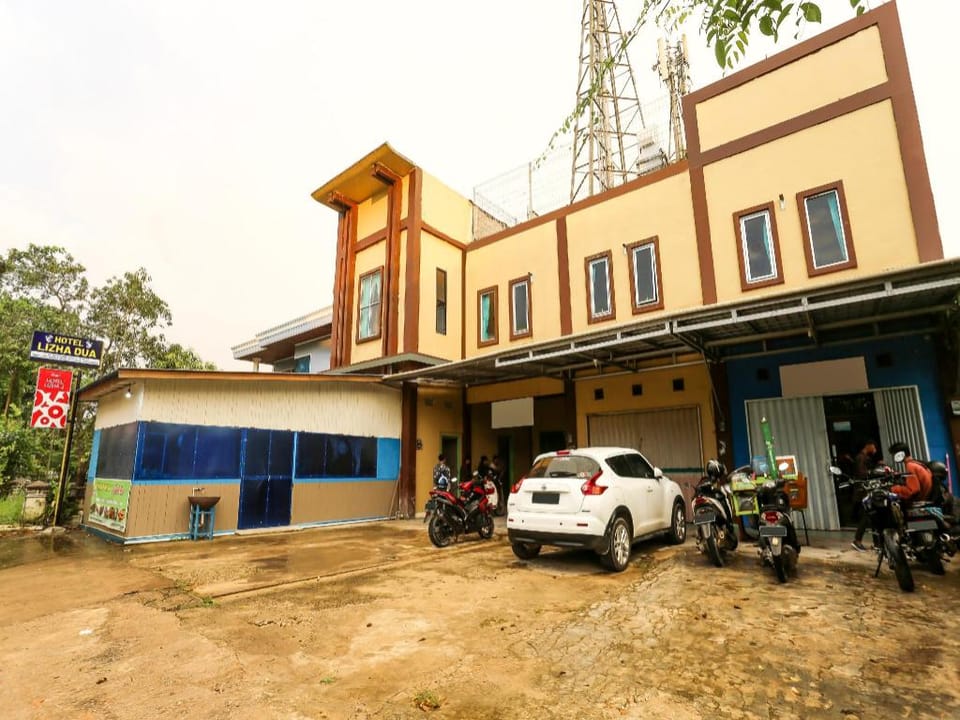 OYO 90825 Hotel Lizha 2 Hotel in Indonesia