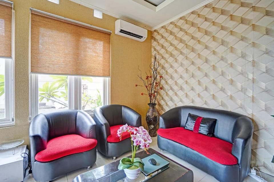 OYO 90801 Deanofaa Residence Syariah Hotel in Surabaya
