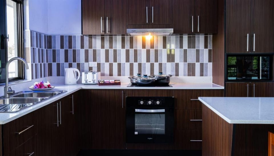 Coastal Suites Apartment in Baravi