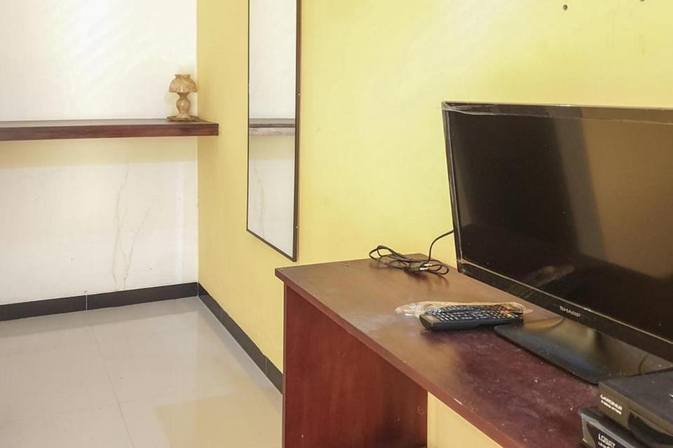 Bromo 22 Homestay Syariah near Terminal Bayuangga Probolinggo Mitra RedDoorz Hotel in East Java