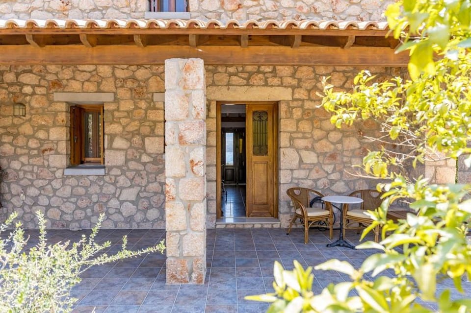 Sea Front Stone Villa near Monemvasia Villa in Peloponnese Region