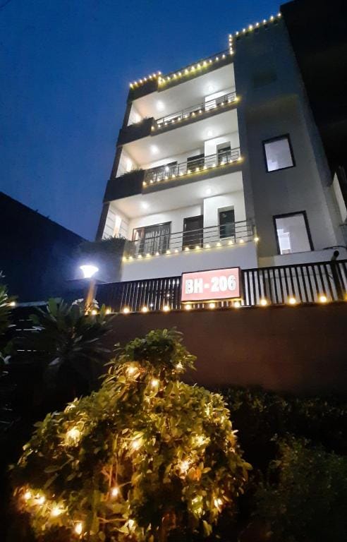 Shacon Suites Hotel in Noida
