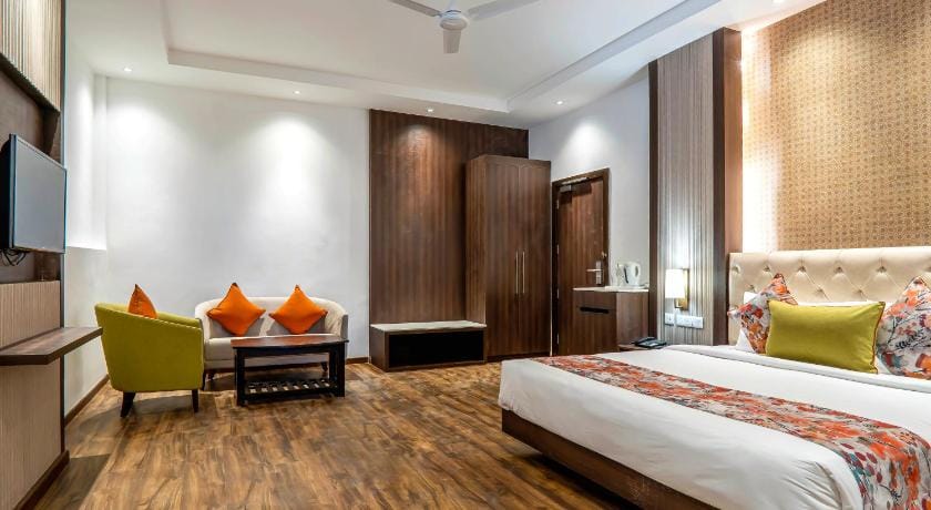 Hotel Le ROI Lake View Koti Hotel in Uttarakhand