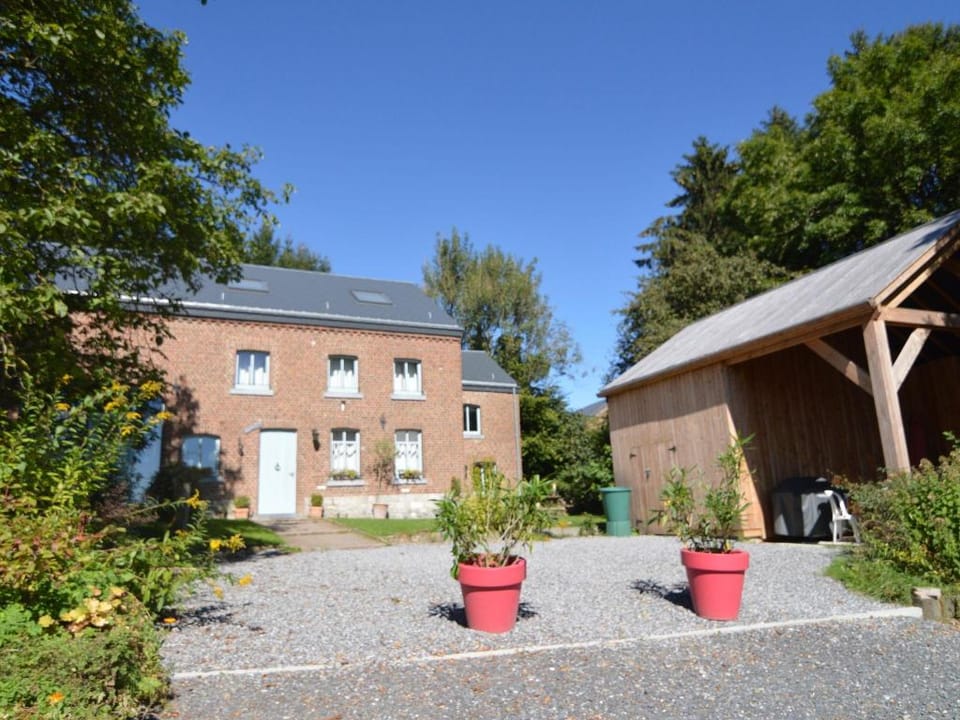 Pleasant holiday home with garden in Ciney Vacation rental in Wallonia, Belgium