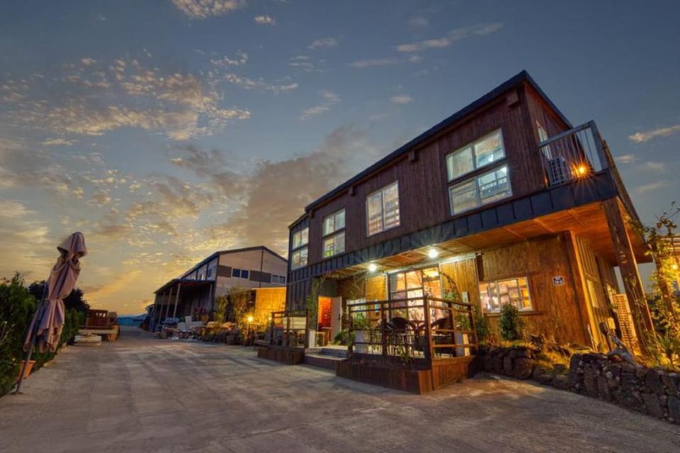 Seogwipo Unyeong Pension Bed and Breakfast in South Korea