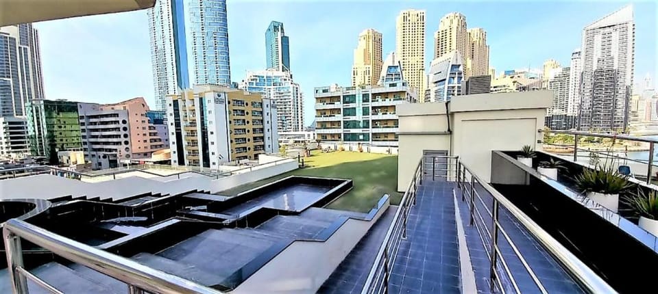 Gorgeous 1 bedroom with balcony in Dubai Marina Vacation rental in Dubai