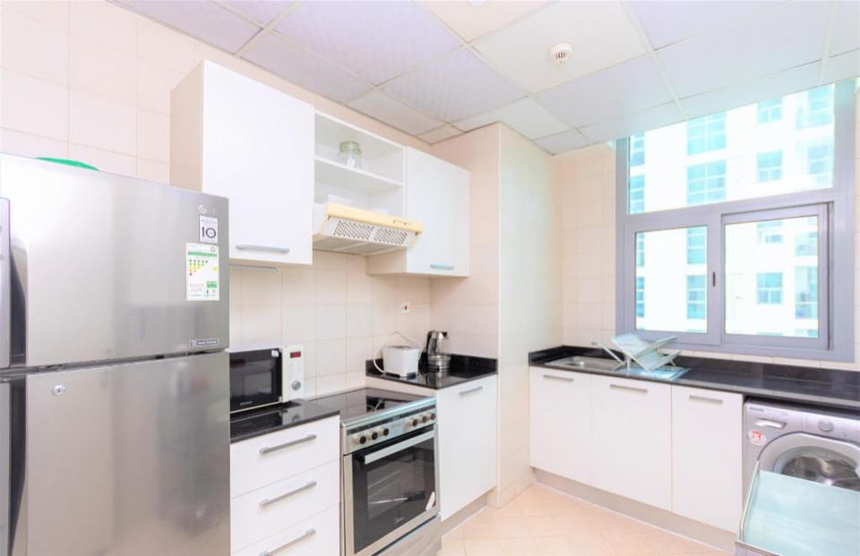 Gorgeous 1 bedroom with balcony in Dubai Marina Vacation rental in Dubai