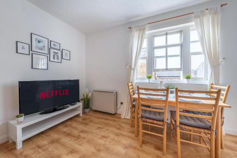 Stansted Airport / Bishops Stortford Town Centre Professional Apartment Apartment in East Hertfordshire District