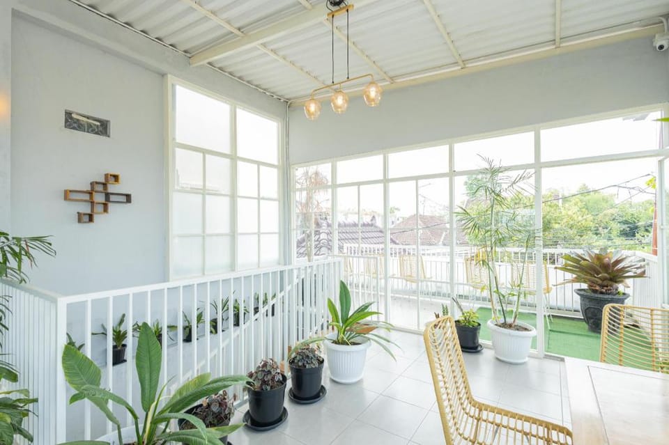 RedDoorz Plus near Malang Airport Hotel in East Java