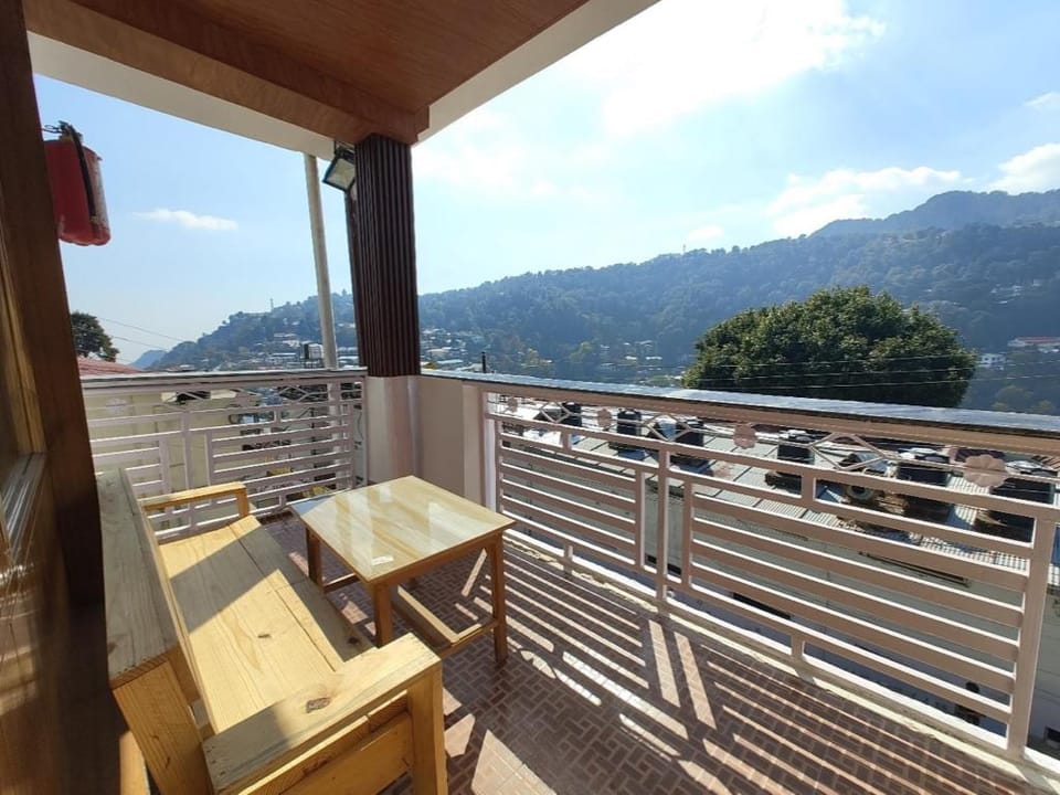 Goroomgo Sangeeta Paradise Mall Road Nainital - A Premium Lake View Room from Balcony Hotel in Uttarakhand