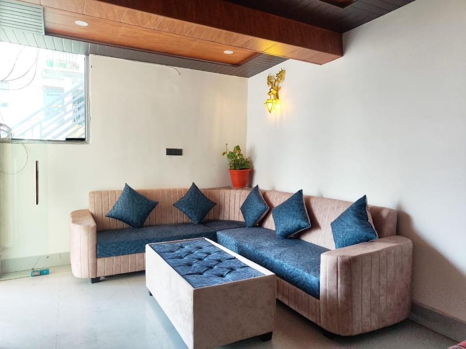 Goroomgo Sangeeta Paradise Mall Road Nainital - A Premium Lake View Room from Balcony Hotel in Uttarakhand