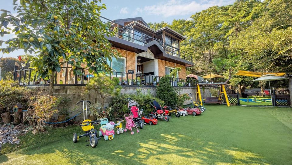Namyangju HAIMOM Family Pension Black Bed and Breakfast in Gyeonggi-do