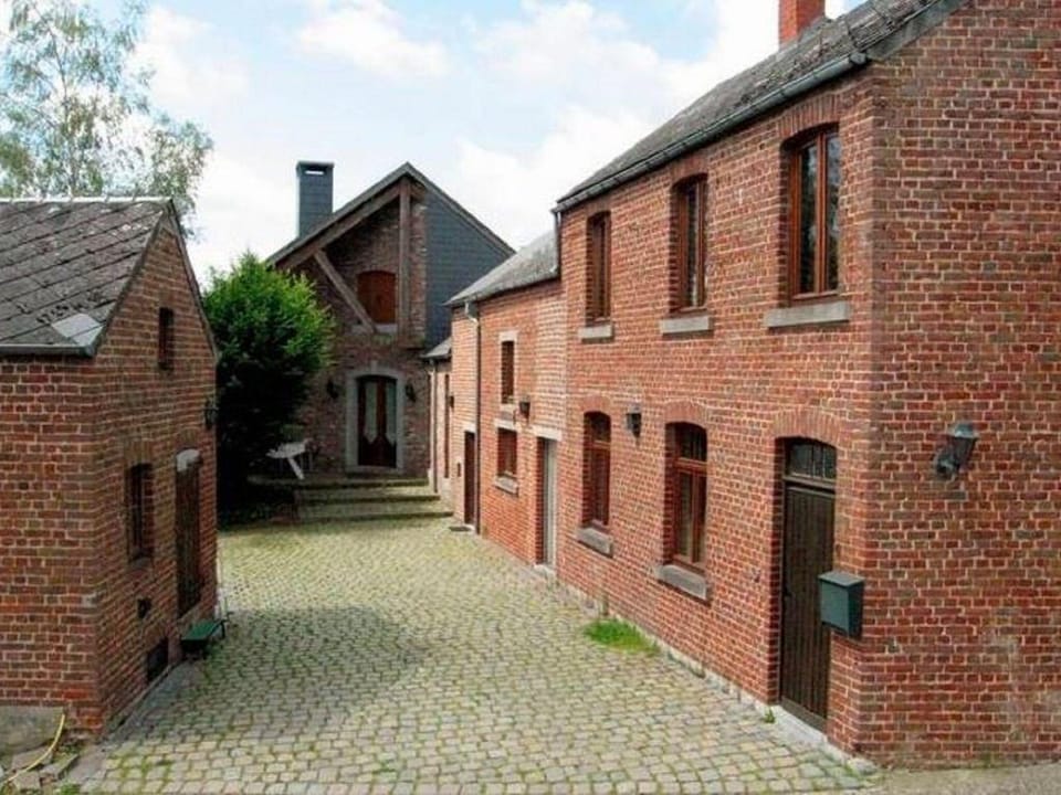 Quaint Farmhouse in Maffe with a Turkish Bath Vacation rental in Wallonia, Belgium