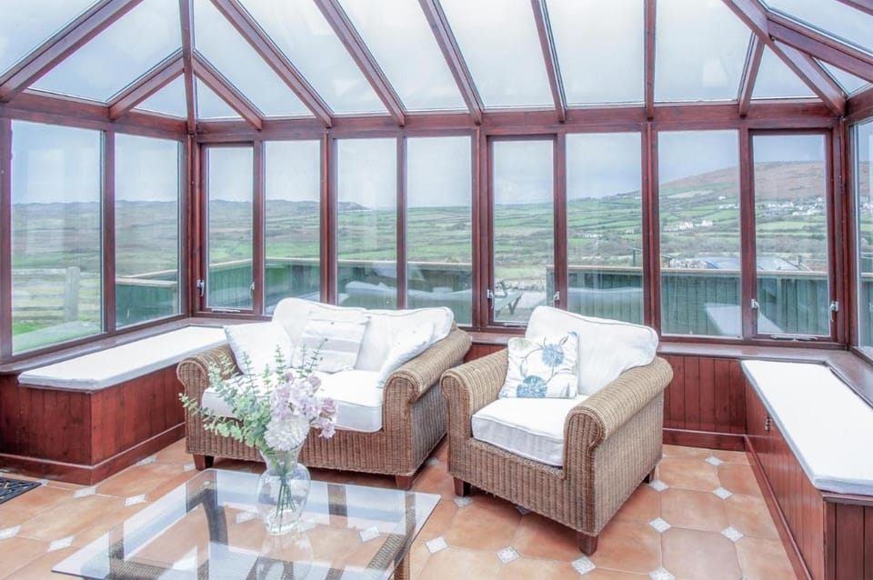 Stormy Castle - 6 Bedroom Sleeps 14 - Llangennith Vacation rental in Wales