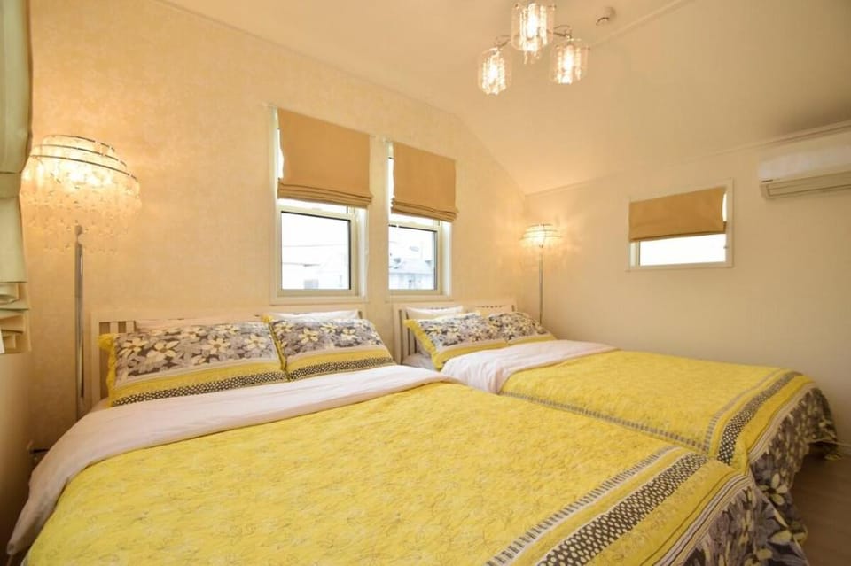 Magical Dream House 4LDK Detached House with Parking, 5 Minutes by Car from Maihama Station Vacation rental in Chiba Prefecture