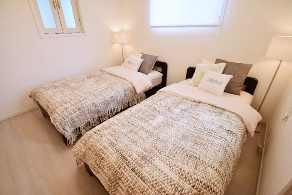 Magical Dream House 4LDK Detached House with Parking, 5 Minutes by Car from Maihama Station Vacation rental in Chiba Prefecture