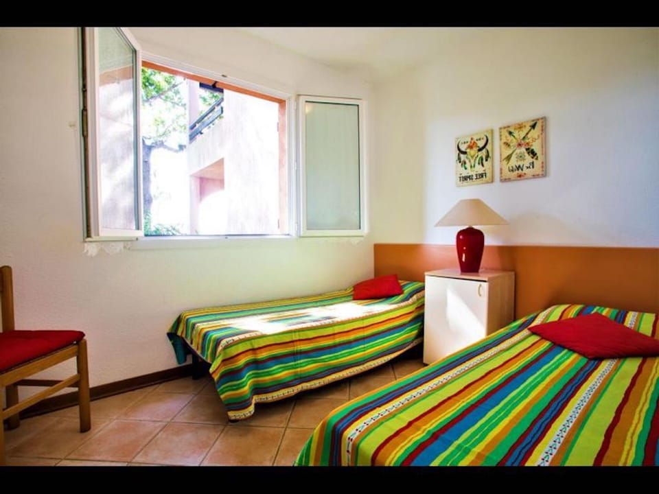 Apartment for 8 people with 2 bathrooms, on the sea Apartment in Ghisonaccia