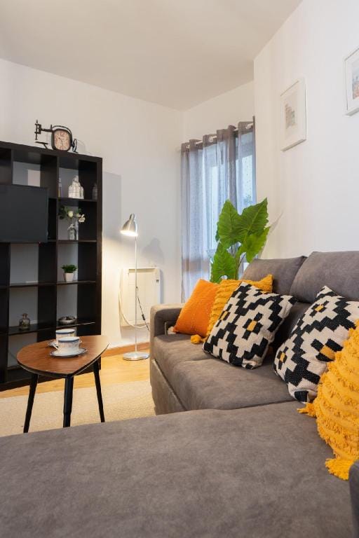 Renovated 3BR Apt Near City Hotspots – Great Value Apartment in Porto