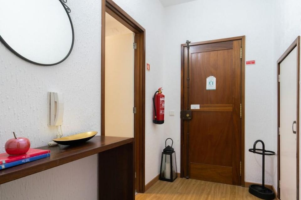 Renovated 3BR Apt Near City Hotspots – Great Value Apartment in Porto