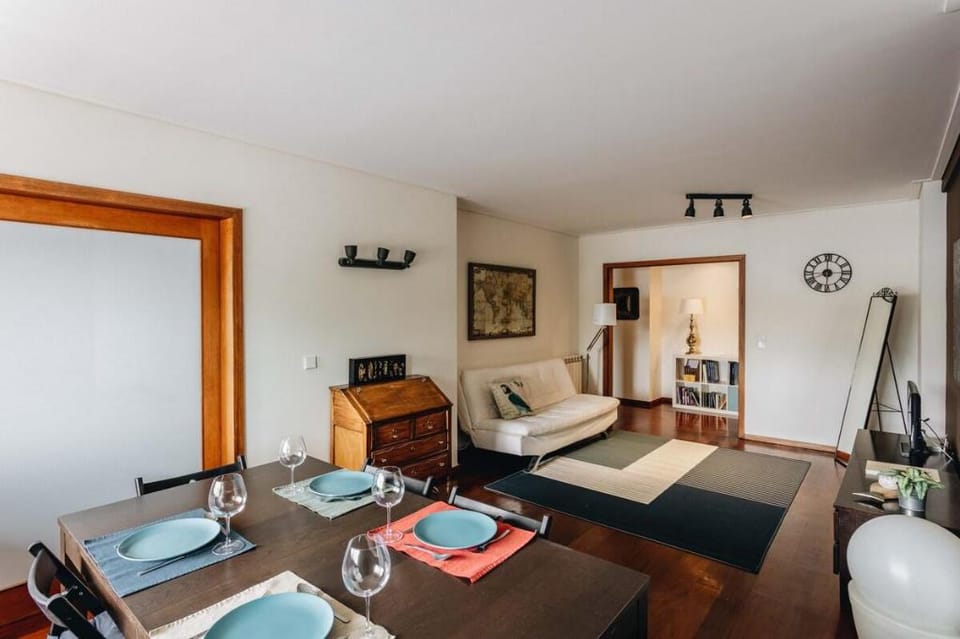 Douro Riverfront 2BR with Private Terrace & Garage Apartment in Porto