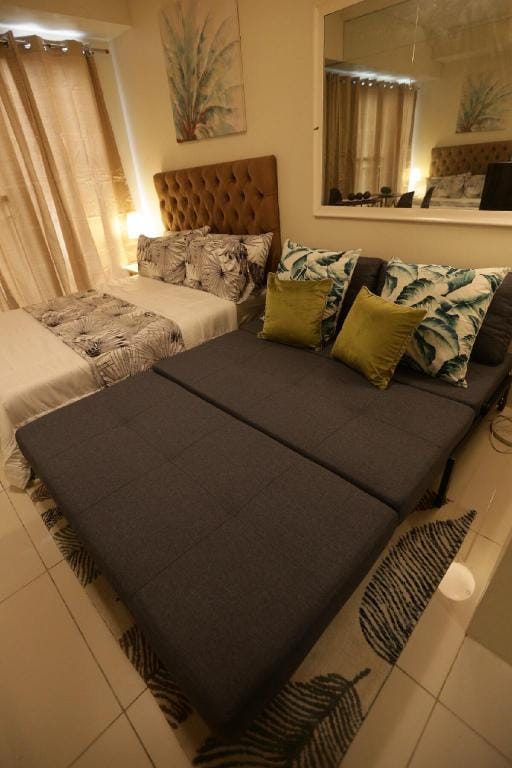 A2J Executive Studio Suite near Skyranch & Malls Apartment in Tagaytay