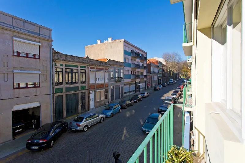Cozy 1-Bedroom with Private Terrace in Palmela Apartment in Porto