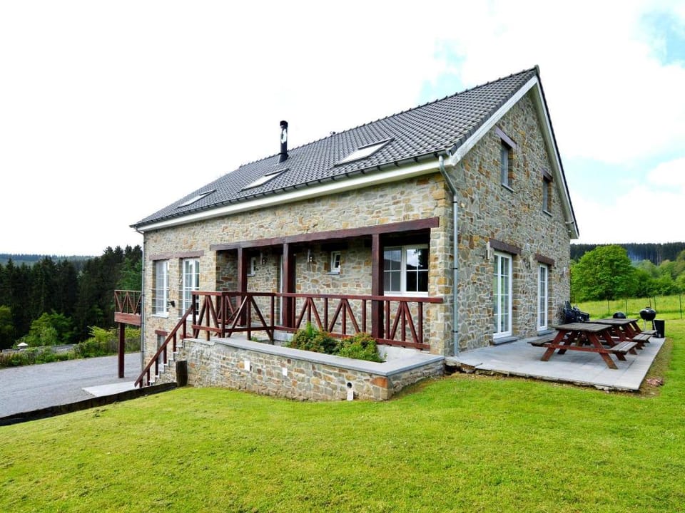 Perfect Holiday Home in Trou de Bra with private garden and mountain views Vacation rental in Manhay