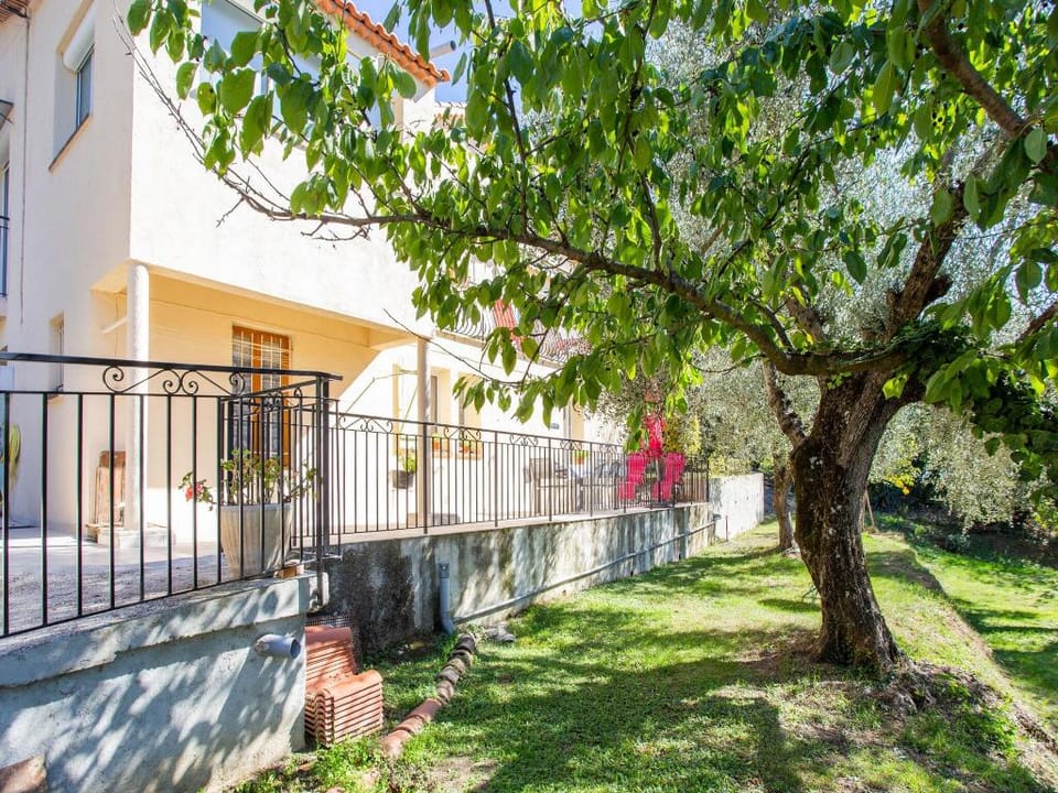 Cozy Hillside Escape in Berre Vacation rental in Provence-Alpes-Côte d'Azur