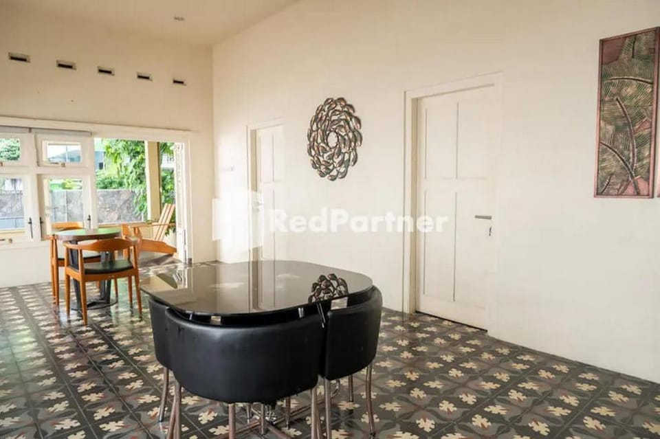 Villa Dora Jogja near Malioboro Area Mitra RedDoorz Hotel in Yogyakarta