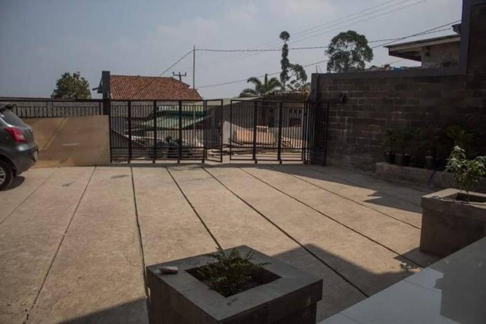 Erika Homestay Lembang Mitra RedDoorz Vacation rental in Lembang