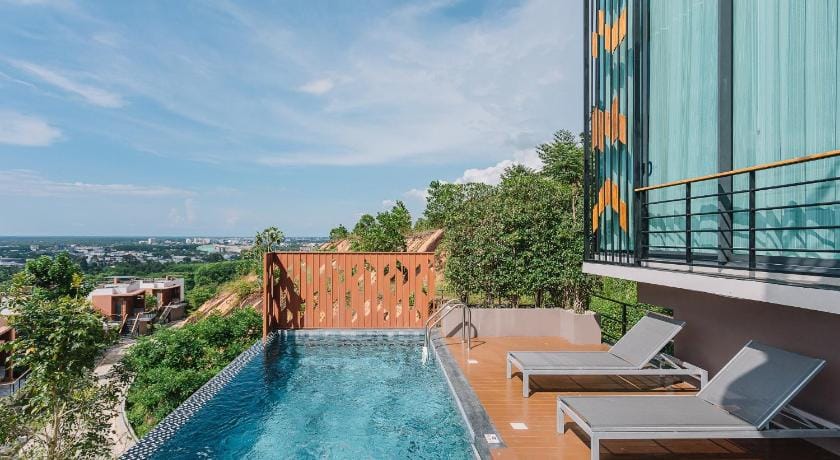 Sky View Luxury Pool Villa Hotel in Surat Thani Changwat
