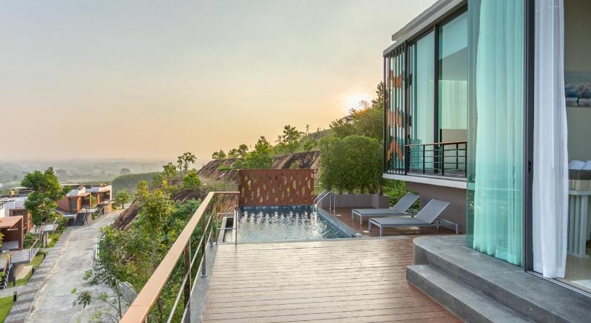 Sky View Luxury Pool Villa Hotel in Surat Thani Changwat