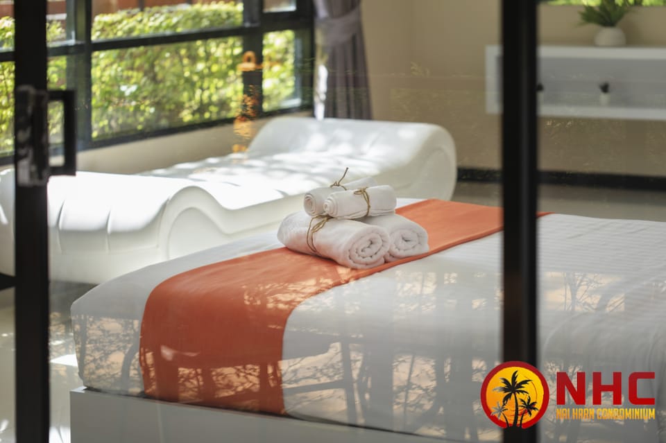 NaiHarnCondominium 2Bdr Apartment120sq.mPoolAccess Apartment in Rawai