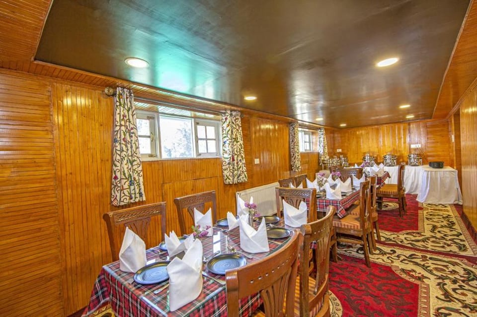 Gulmarg Ski Hill Resort Hotel in India